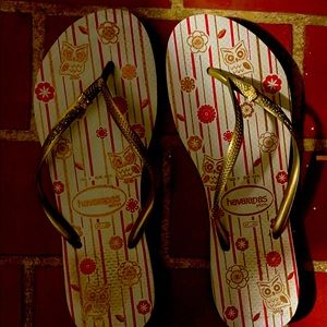 Women’s Havaianas thongs size 10